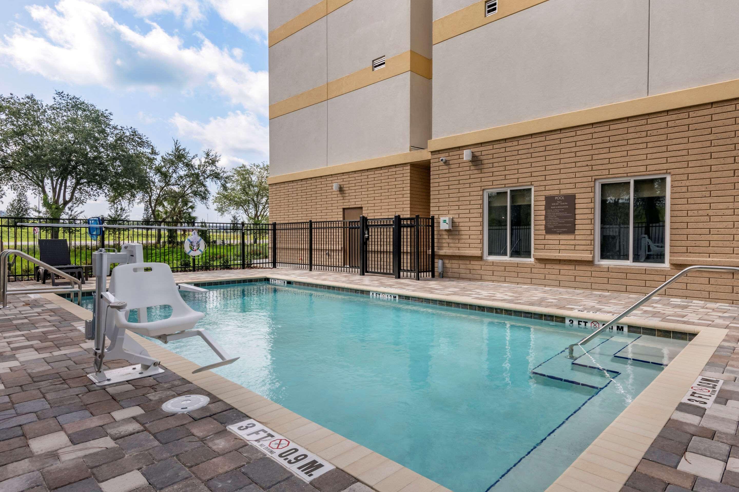 Comfort Suites Daytona Beach-Speedway Dış mekan fotoğraf