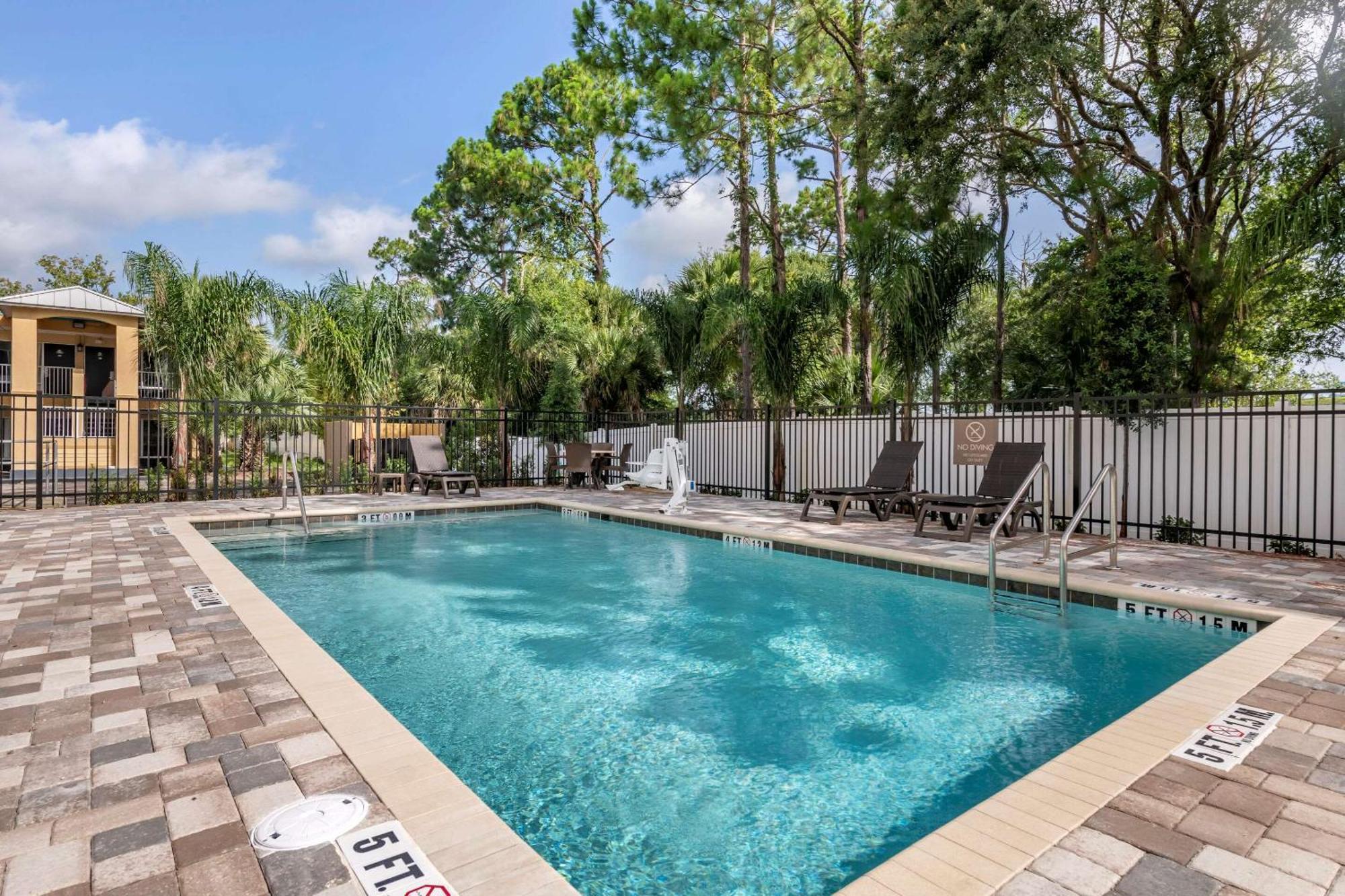 Comfort Suites Daytona Beach-Speedway Dış mekan fotoğraf